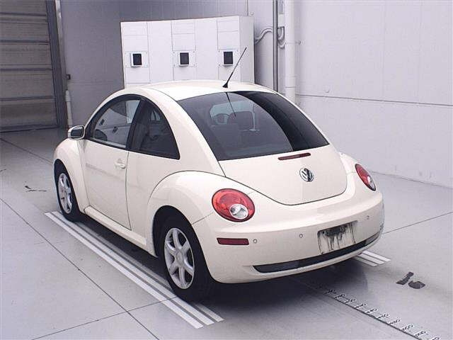 VOLKSWAGEN NEW BEETLE 2010