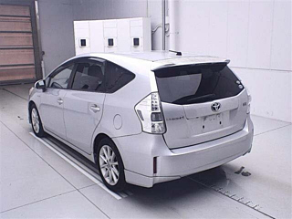 TOYOTA PRIUS ALPHA 2012