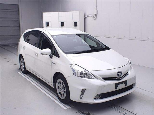 TOYOTA PRIUS ALPHA 2014