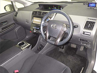 TOYOTA PRIUS ALPHA 2014