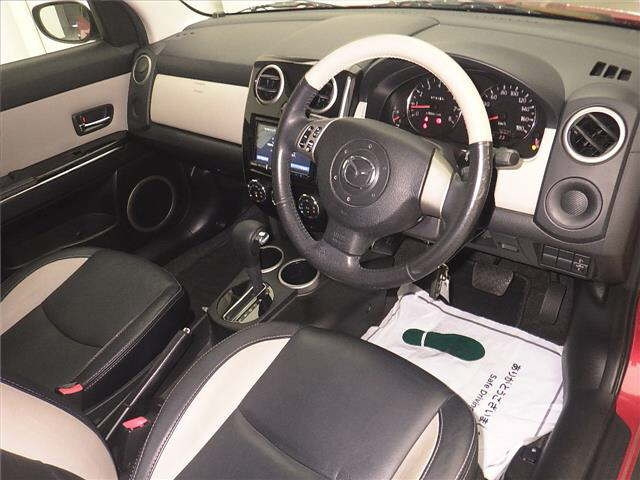 MAZDA VERISA 2010