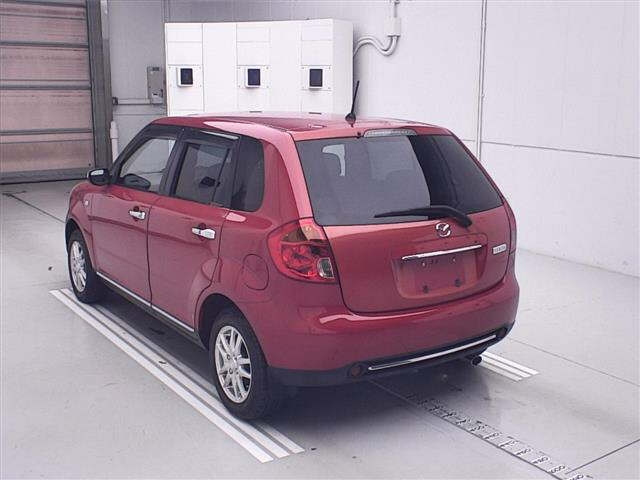 MAZDA VERISA 2010