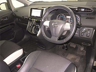 TOYOTA WISH 2011