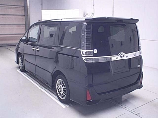TOYOTA VOXY 2021