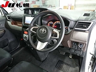 TOYOTA ROOMY 2020