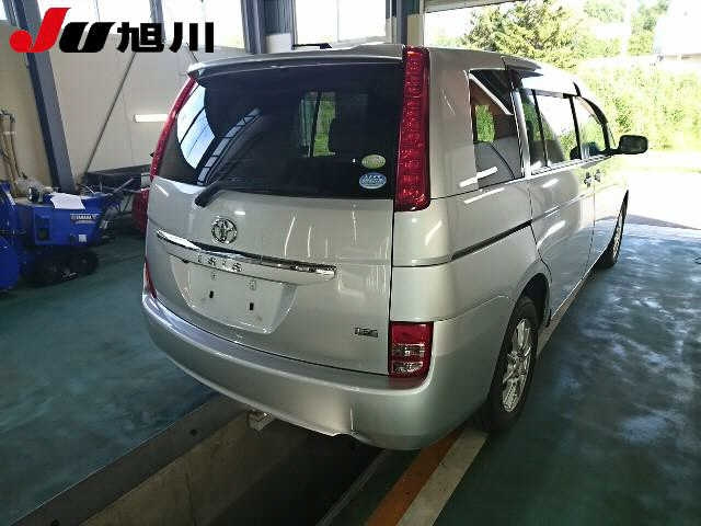 TOYOTA ISIS 2010