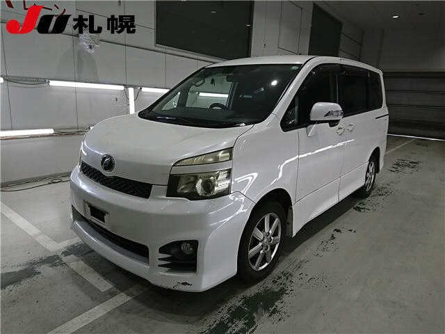 TOYOTA VOXY 2011
