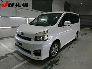TOYOTA VOXY 2011