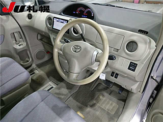 TOYOTA PORTE 2012