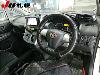 TOYOTA WISH 2011