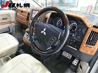 MITSUBISHI DELICA D5 2010