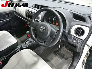 TOYOTA VITZ 2013