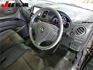 NISSAN ROOX 2013