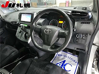 TOYOTA WISH 2010