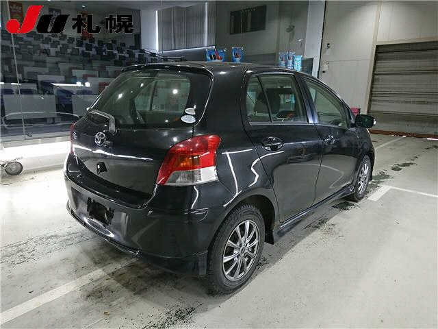TOYOTA VITZ 2010