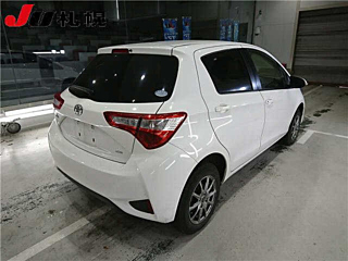 TOYOTA VITZ 2018