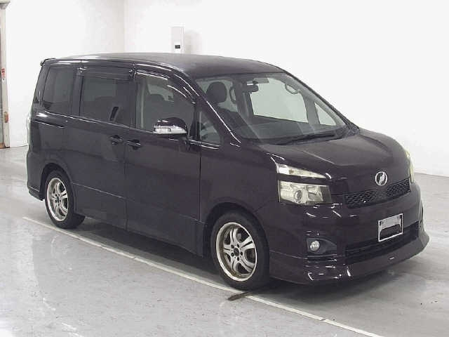 TOYOTA VOXY 2010