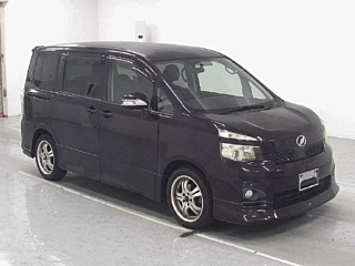 TOYOTA VOXY 2010