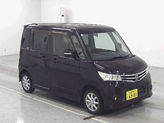 NISSAN ROOX 2011