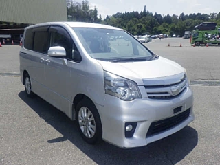 TOYOTA NOAH 2012