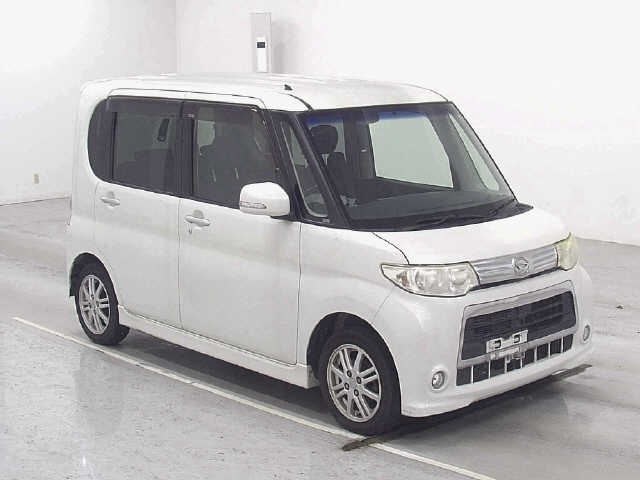 DAIHATSU TANTO 2011