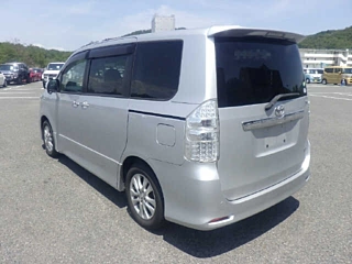 TOYOTA NOAH 2012