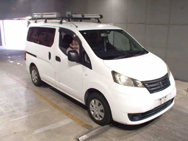 MITSUBISHI DELICA 2013