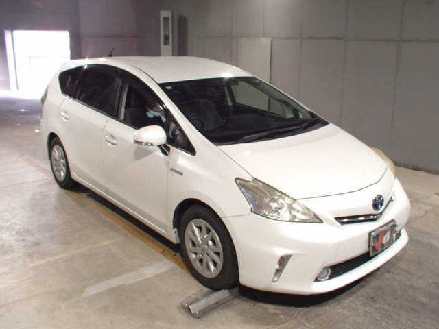 TOYOTA PRIUS ALPHA 2013