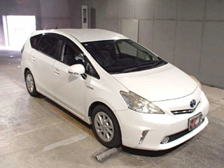TOYOTA PRIUS ALPHA 2013