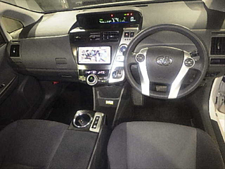 TOYOTA PRIUS ALPHA 2013