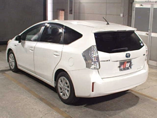TOYOTA PRIUS ALPHA 2013
