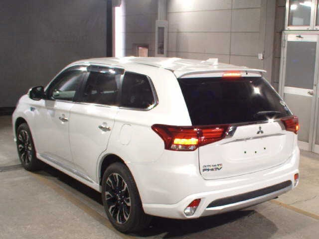 MITSUBISHI OUTLANDER PHEV 2015