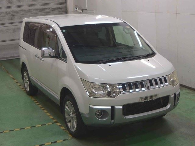 MITSUBISHI DELICA D5 2012