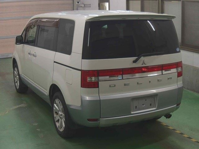 MITSUBISHI DELICA D5 2012