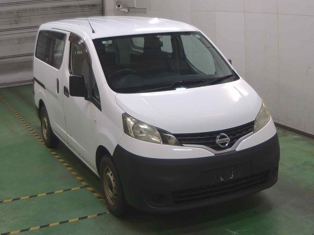 NISSAN NV200 2013