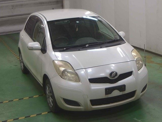 TOYOTA VITZ 2010