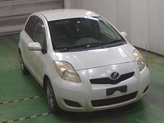 TOYOTA VITZ 2010