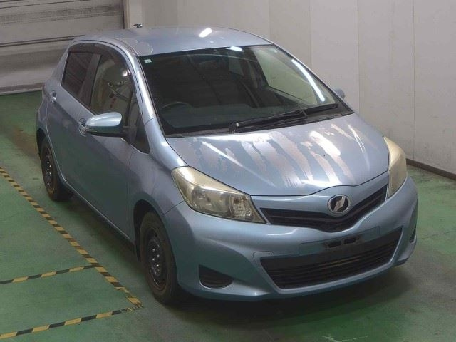 TOYOTA VITZ 2013