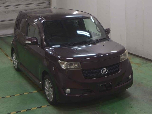 TOYOTA BB 2011
