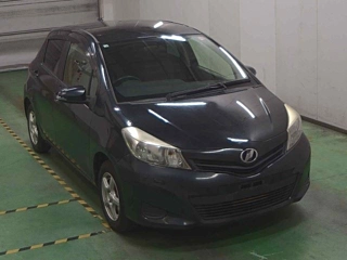 TOYOTA VITZ 2013