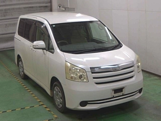 TOYOTA NOAH 2008