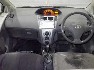 TOYOTA VITZ 2010