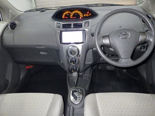 TOYOTA VITZ 2009