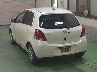 TOYOTA VITZ 2010