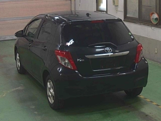 TOYOTA VITZ 2013