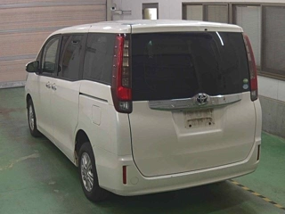 TOYOTA NOAH 2014