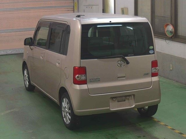 TOYOTA PIXIS SPACE 2012