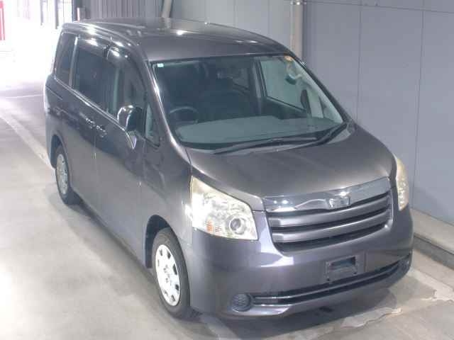 TOYOTA NOAH 2008