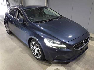 VOLVO V40 2018