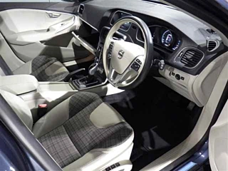 VOLVO V40 2018